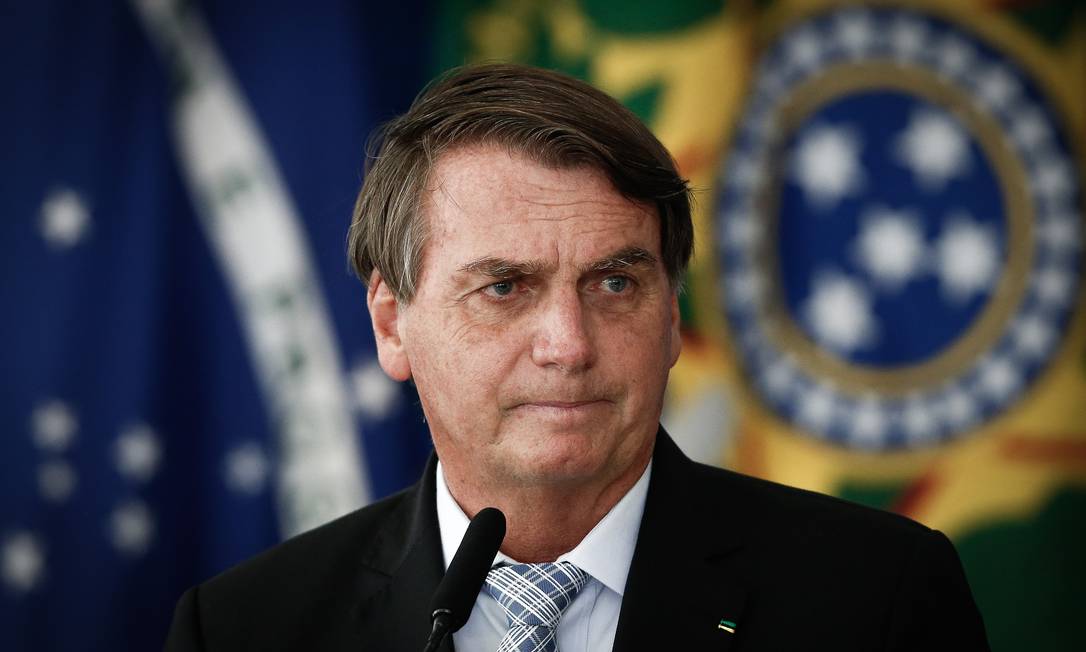 Bolsonaro volta a criticar governadores e diz que estão "esticando a corda"